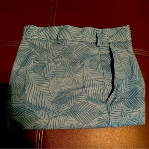 Walter Hagen golf shorts. Minimal snags